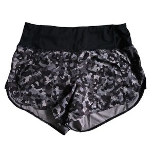 ATHLETA Running Free Printed Short 3.5” Women’s Small Black Gray Camouflage